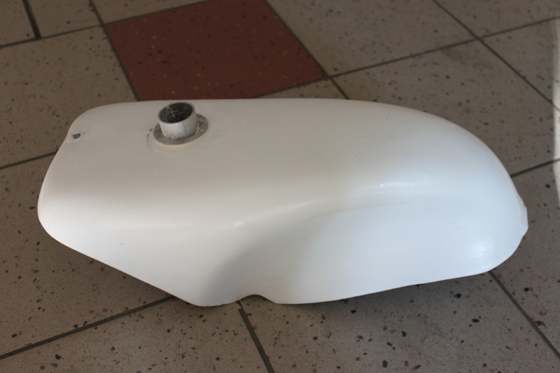 CAR105  Réservoir MBK G3 Replica